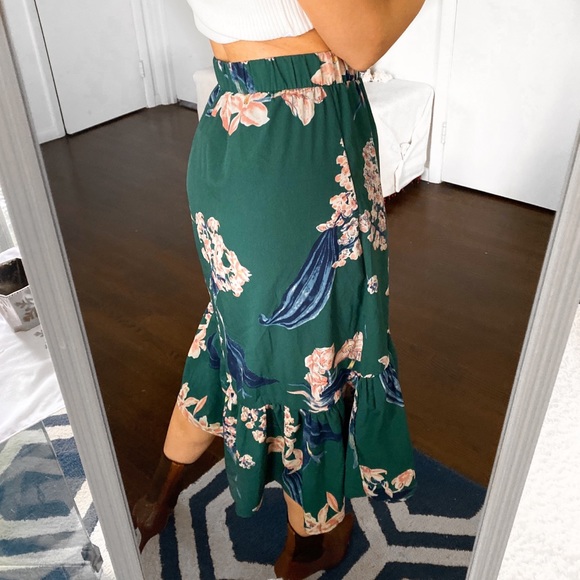 π VILA GREEN MULTI FLORAL HIGH-LOW RUFFLE MIDI SKIRT! - Picture 3 of 8